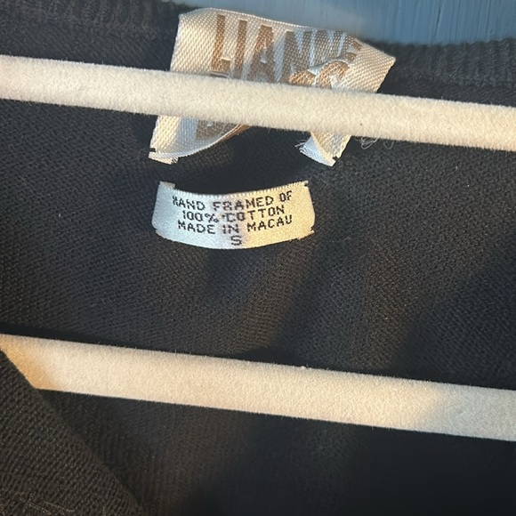 Lianne Barnes Vintage Cropped Black Sweater - Picture 4 of 6